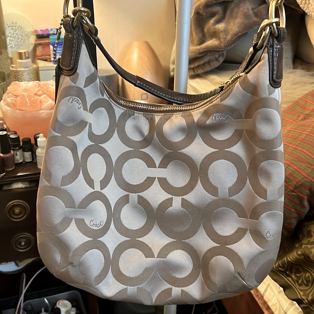 SALE!! DEAL!! Coach Logo Golden Taupe Y2K Hobo Bag w/ Gold Hardware & 2 Straps - Picture 5 of 8